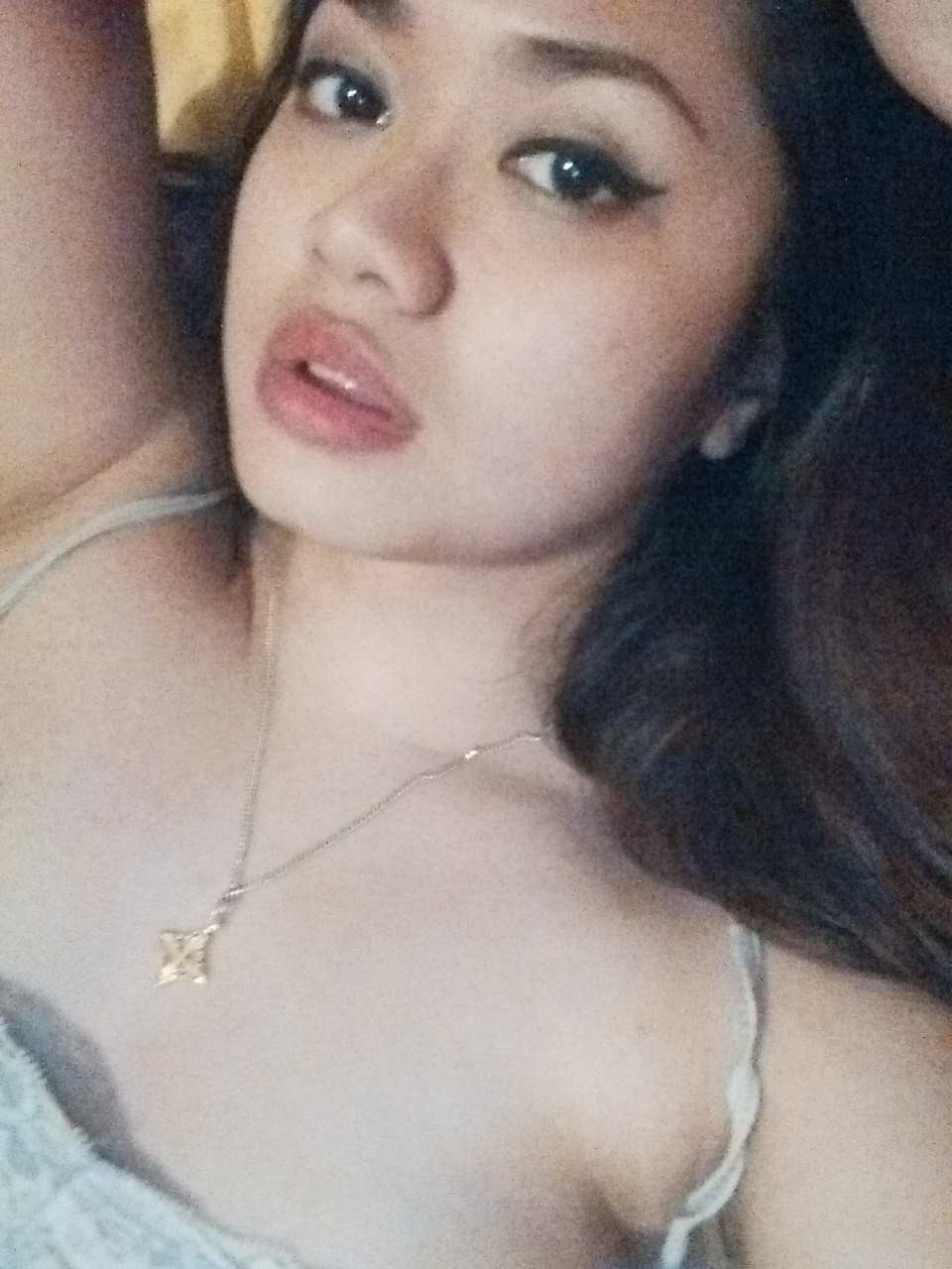 Hong Kong Selfie Curvy Girl Mendizabal