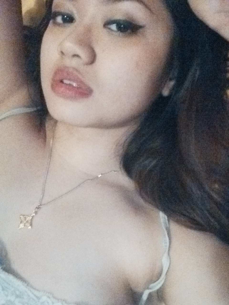 Hong Kong Selfie Curvy Girl Mendizabal