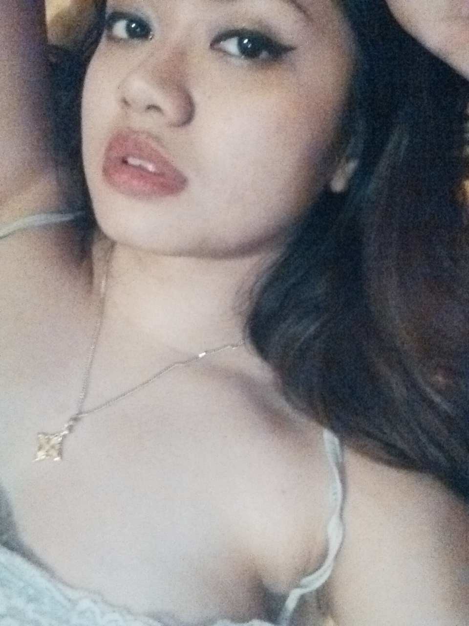 Hong Kong Selfie Curvy Girl Mendizabal