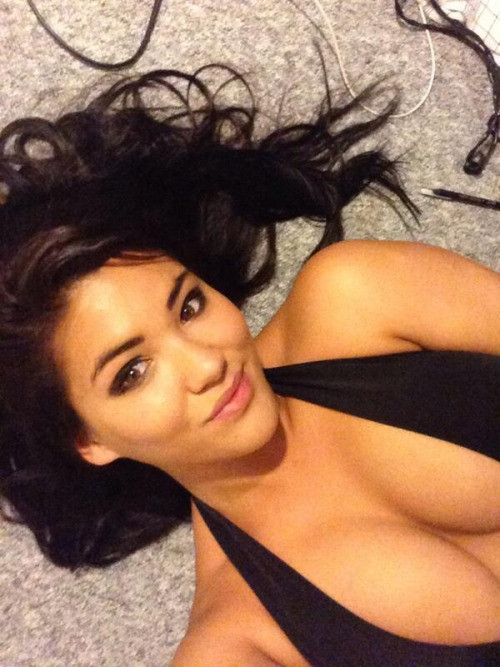 Sexy Annabelle Woo Selfies