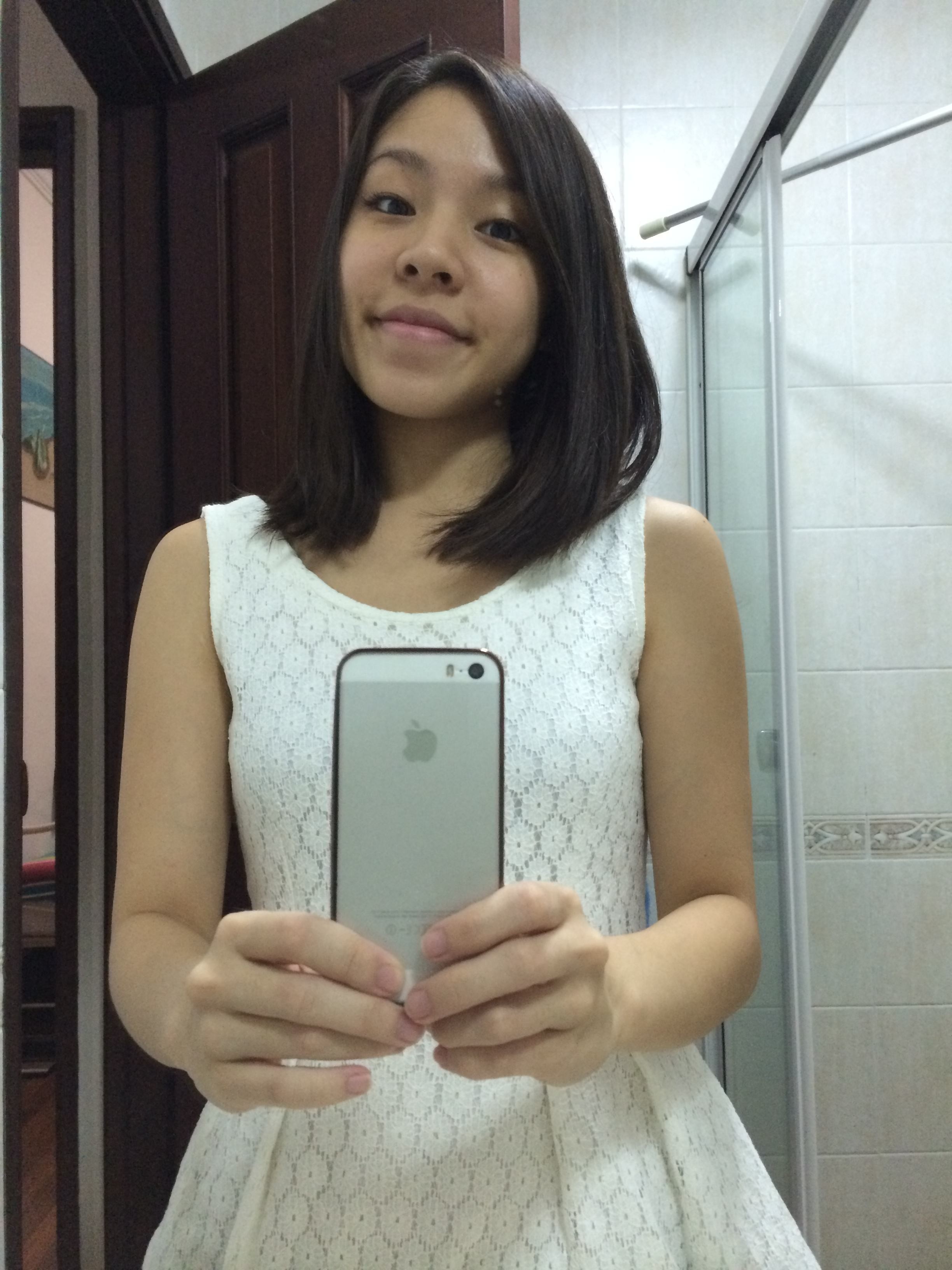 Singapore Claudia Takes Selfies