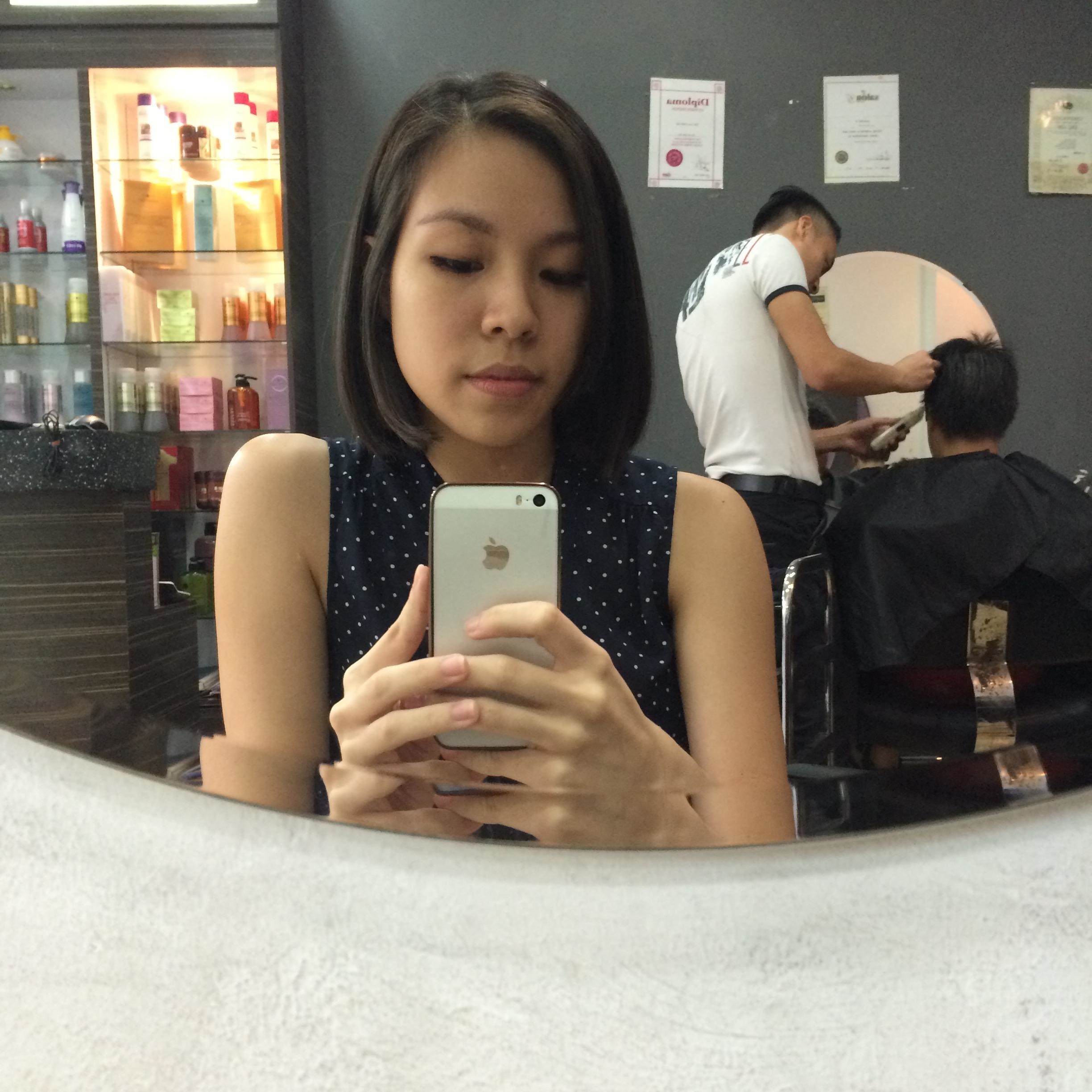 Singapore Claudia Takes Selfies