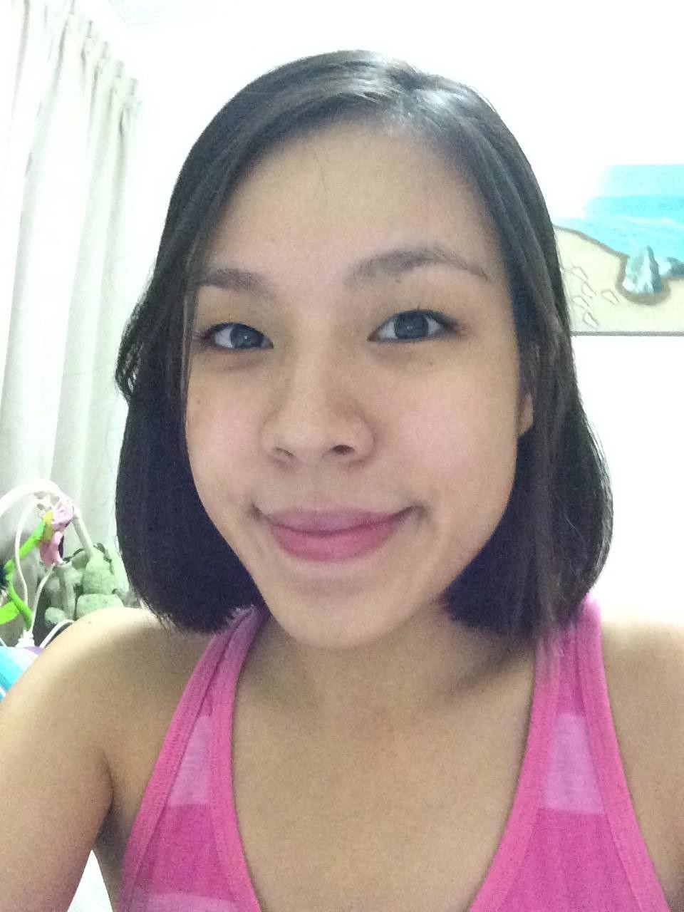 Singapore Claudia Takes Selfies