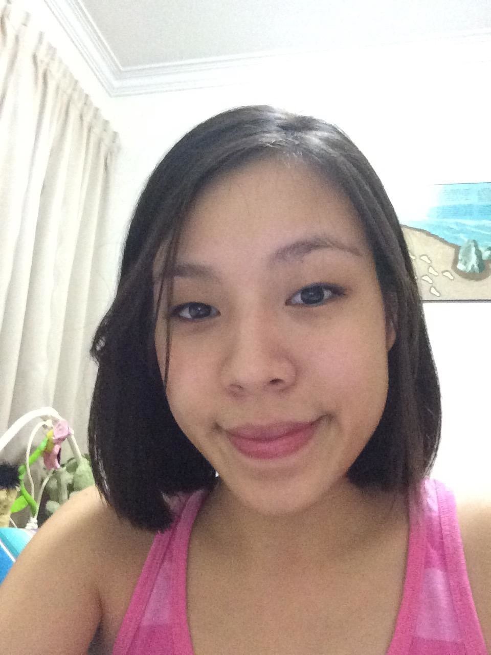 Singapore Claudia Takes Selfies