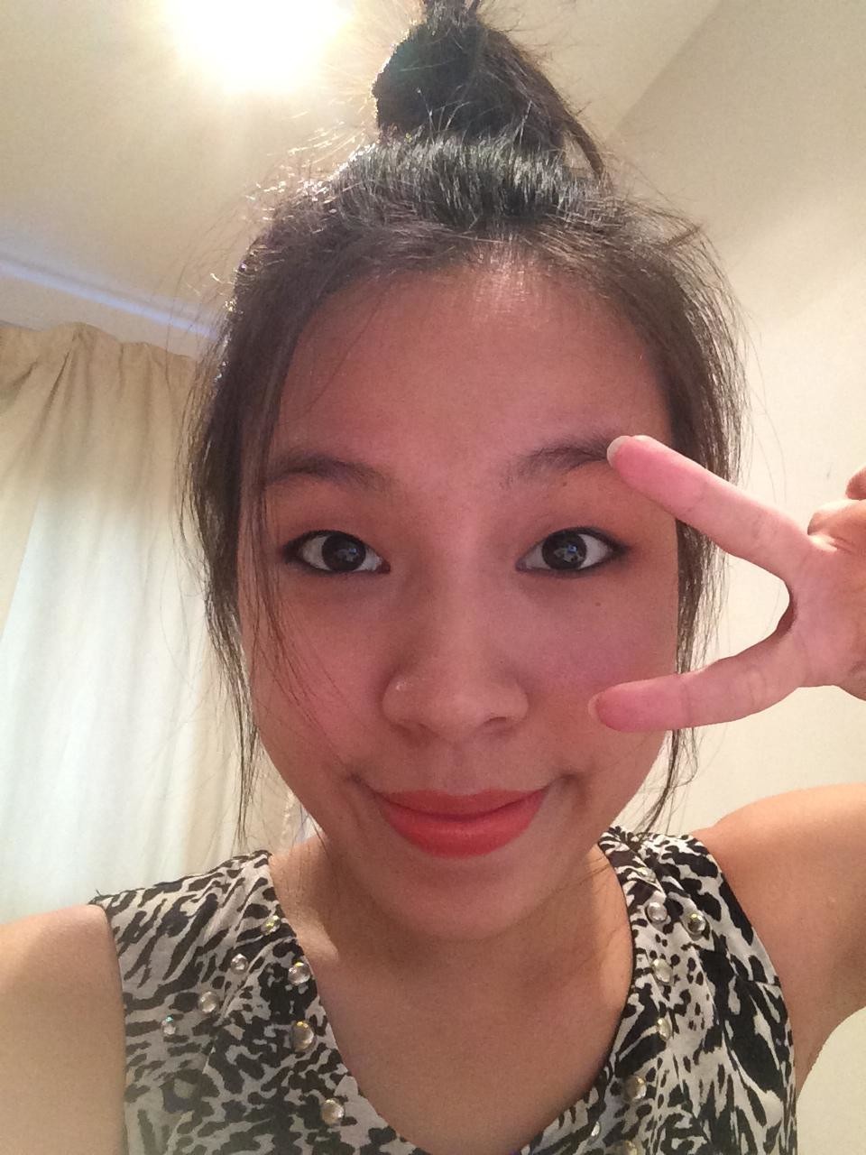 Singapore Claudia Takes Selfies