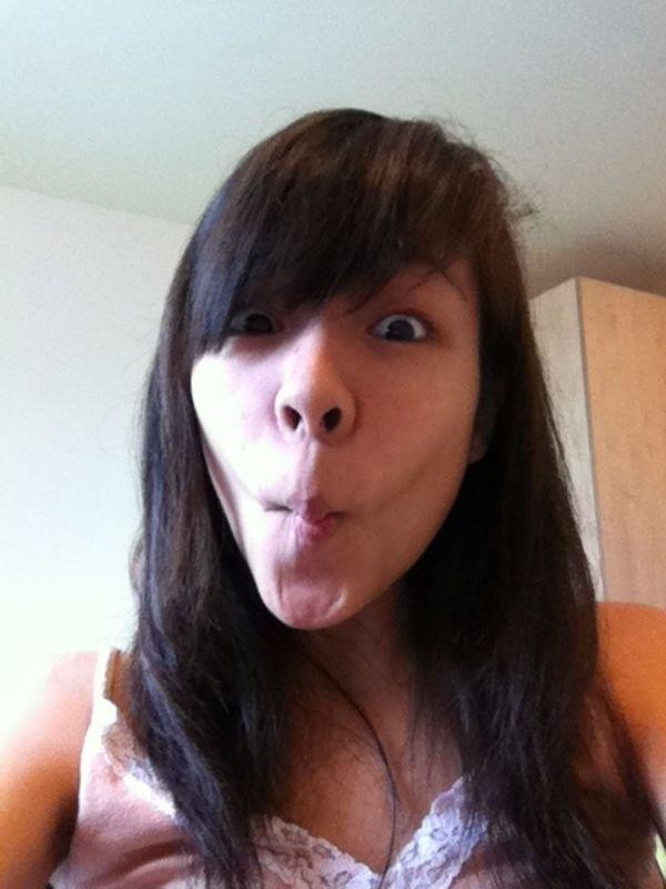 Singapore Claudia Takes Selfies