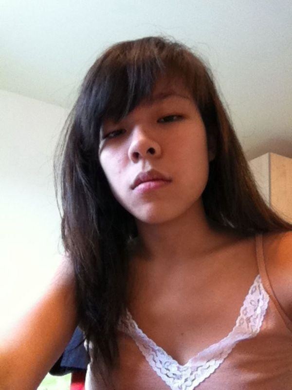 Singapore Claudia Takes Selfies