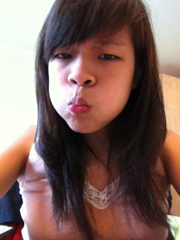 Singapore Claudia Takes Selfies