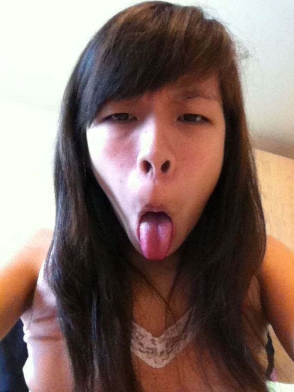 Singapore Claudia Takes Selfies