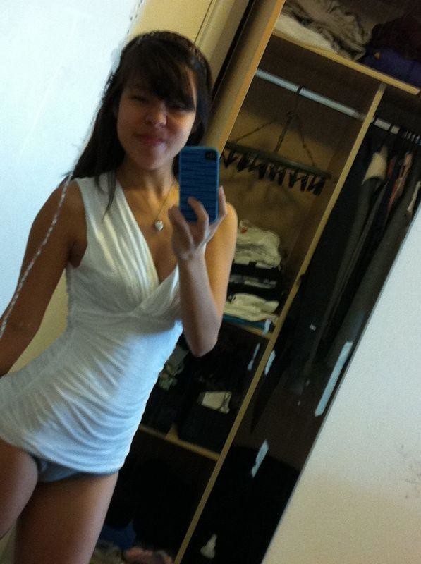 Singapore Claudia Takes Selfies