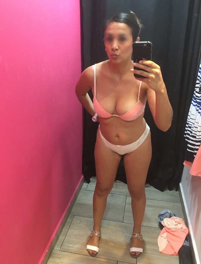 Dressing Room MILF Selfies