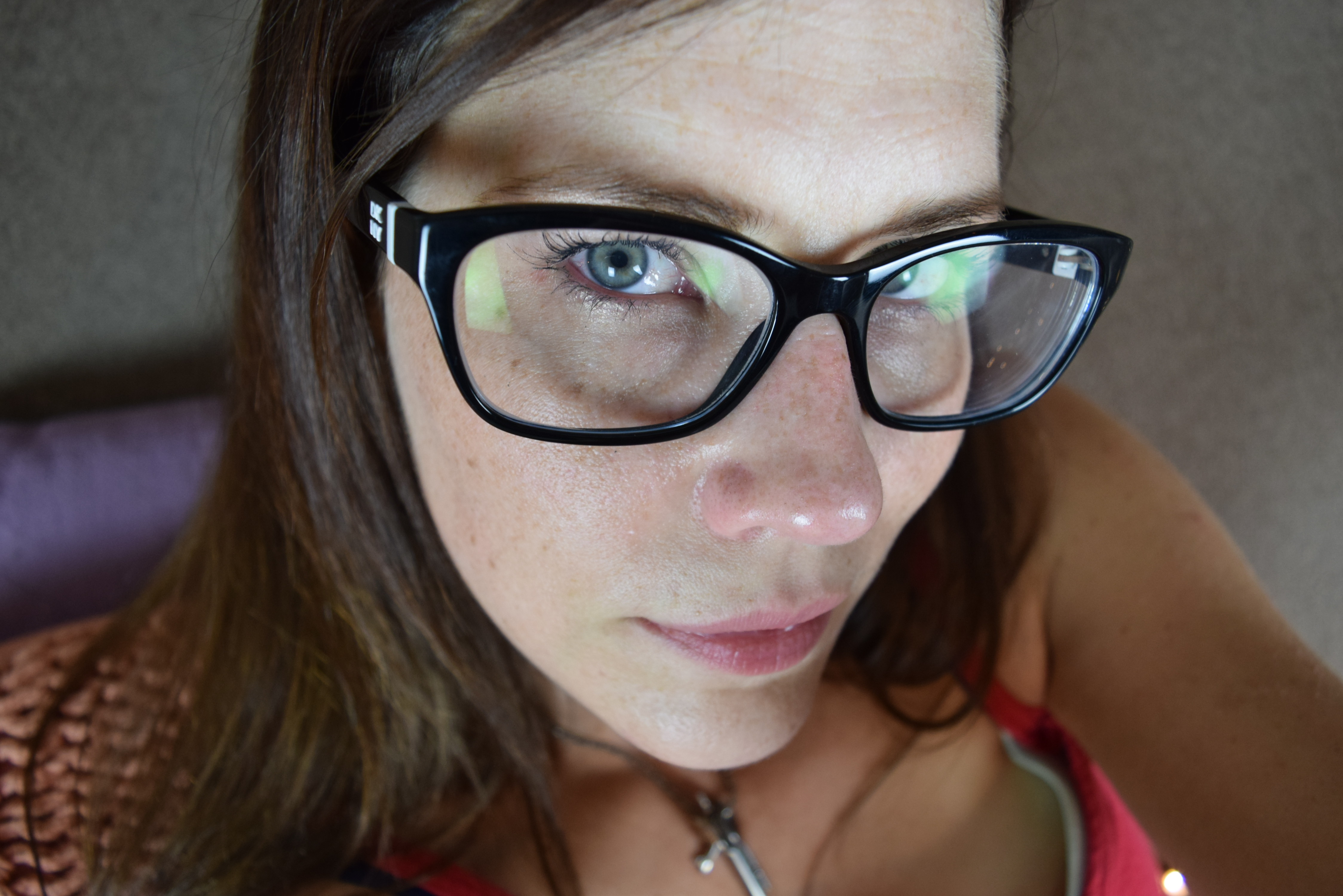 Brunettes Butt and Spread Pussy Show