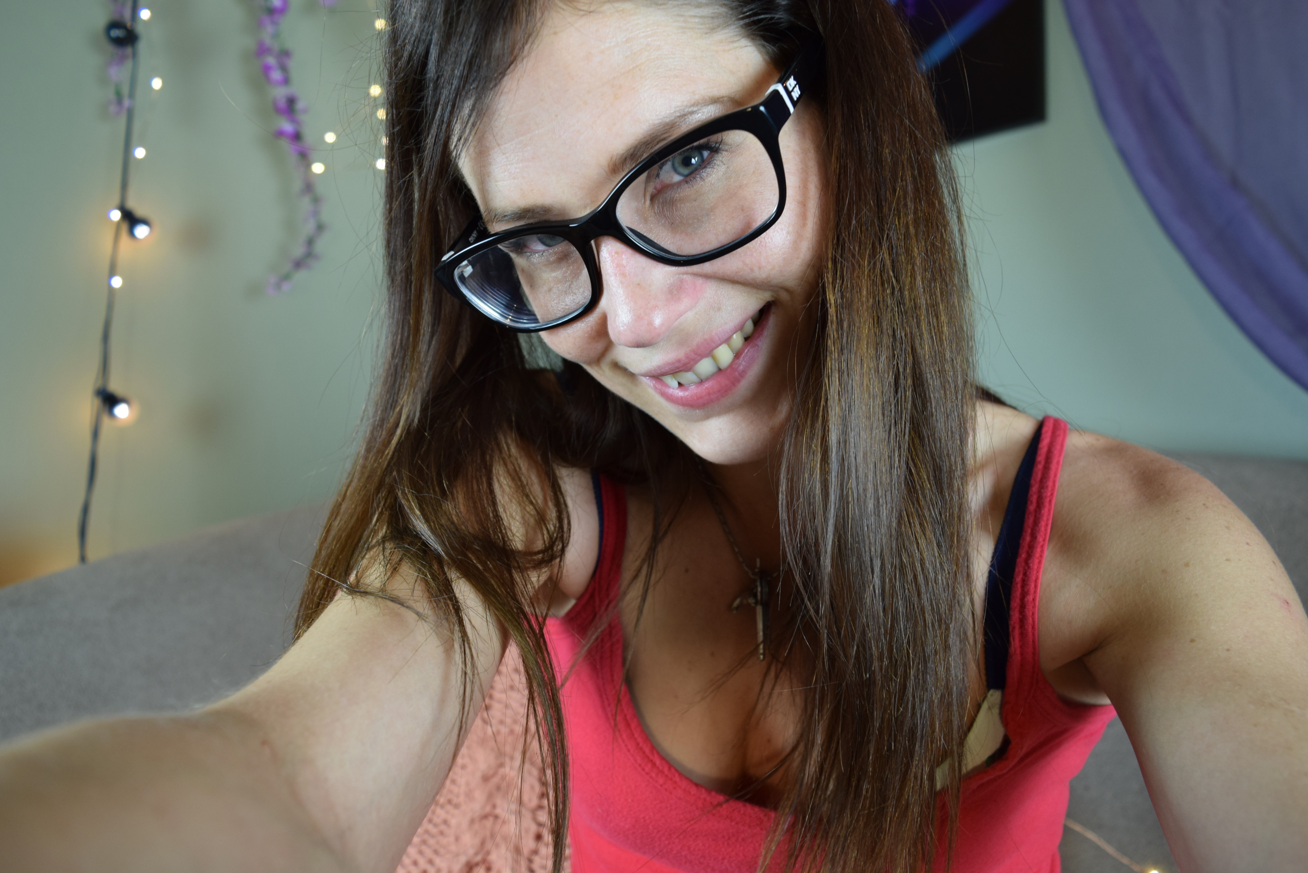 Brunettes Butt and Spread Pussy Show