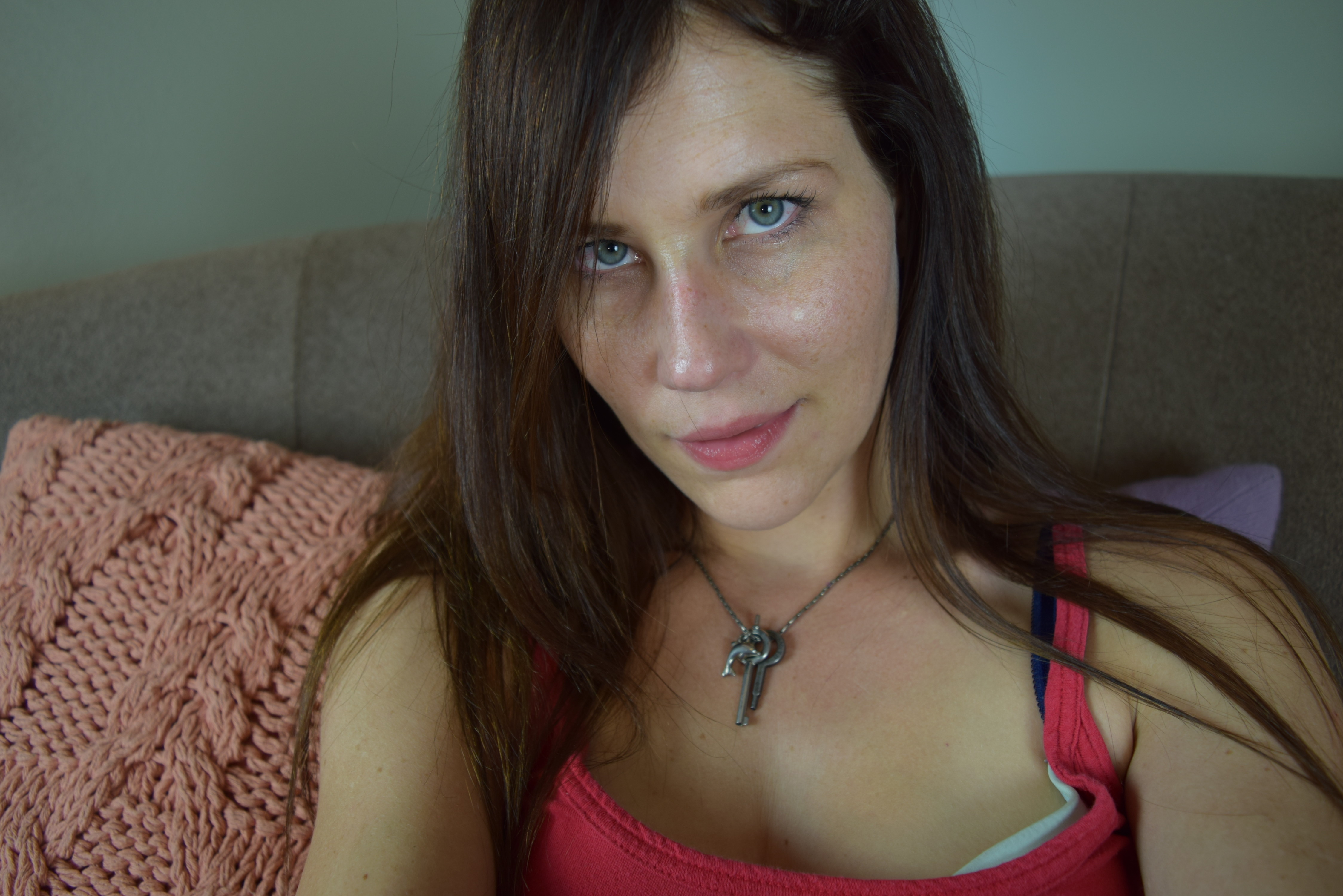 Brunettes Butt and Spread Pussy Show