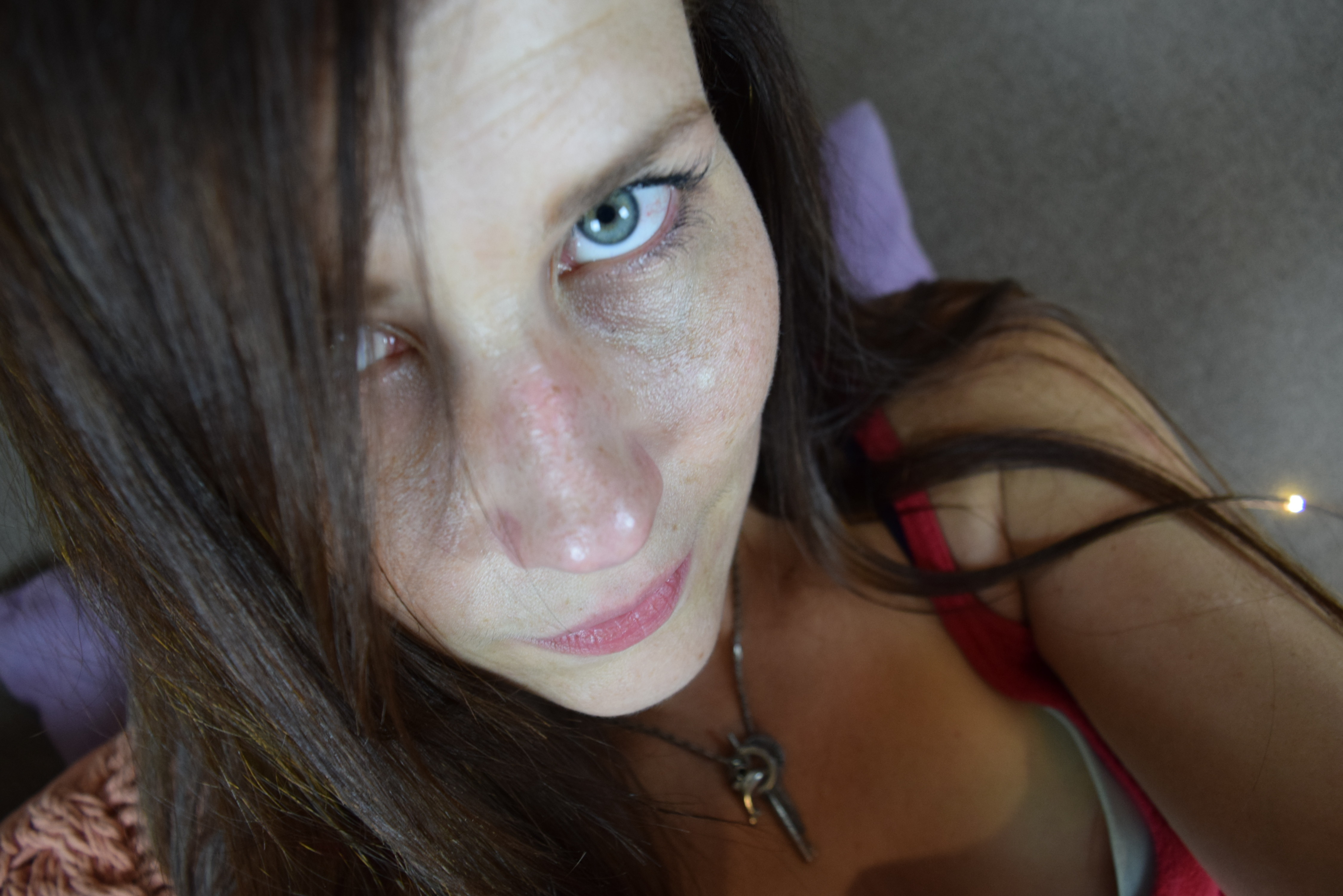 Brunettes Butt and Spread Pussy Show