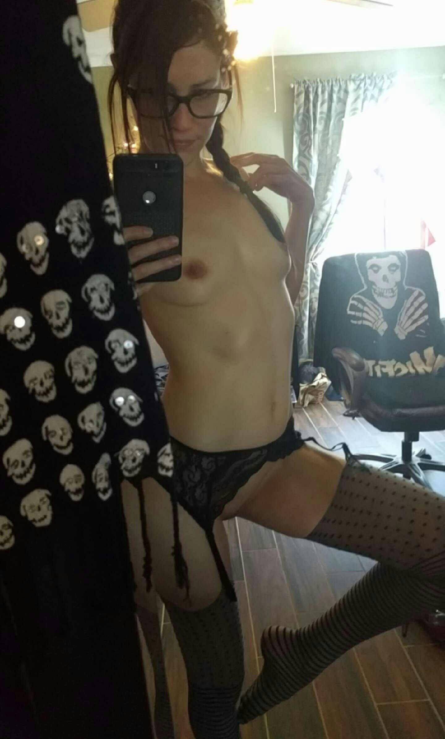 Brunettes Butt and Spread Pussy Show