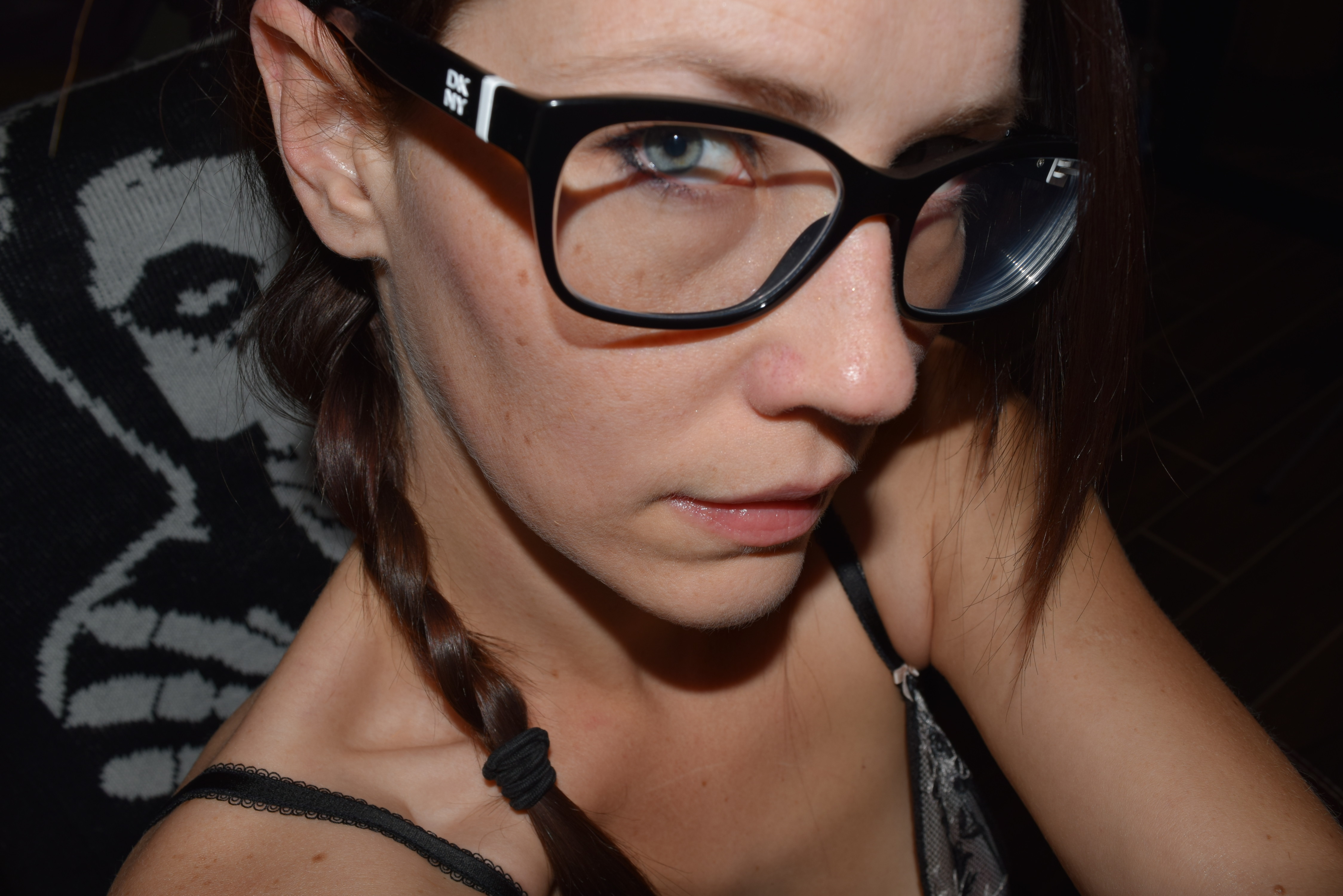 Brunettes Butt and Spread Pussy Show