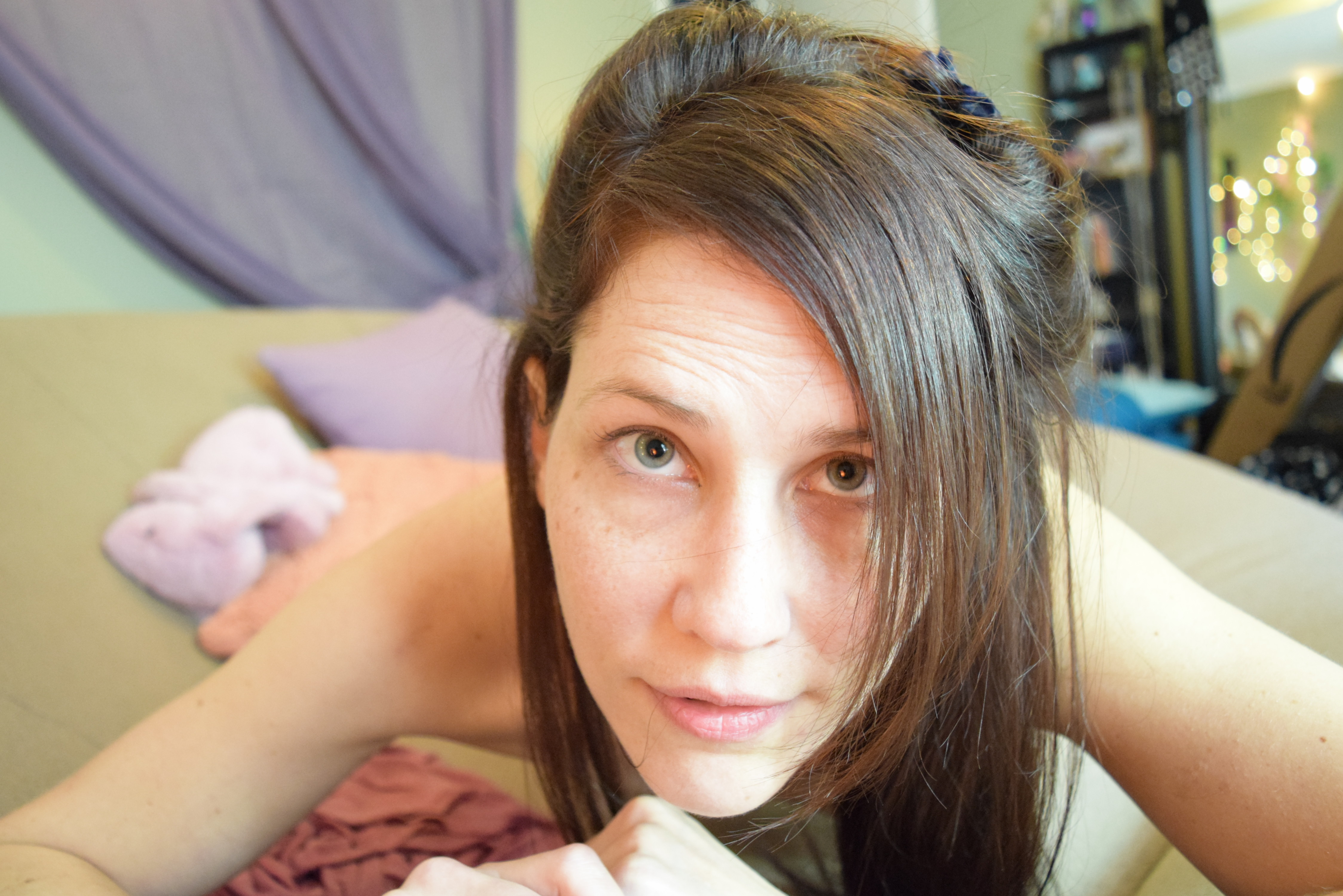 Brunettes Butt and Spread Pussy Show