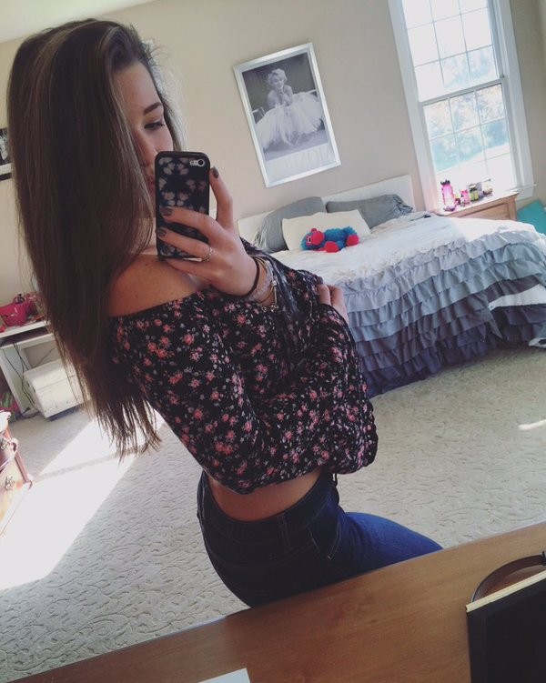 Slut With A Huge Ass NN Selfies