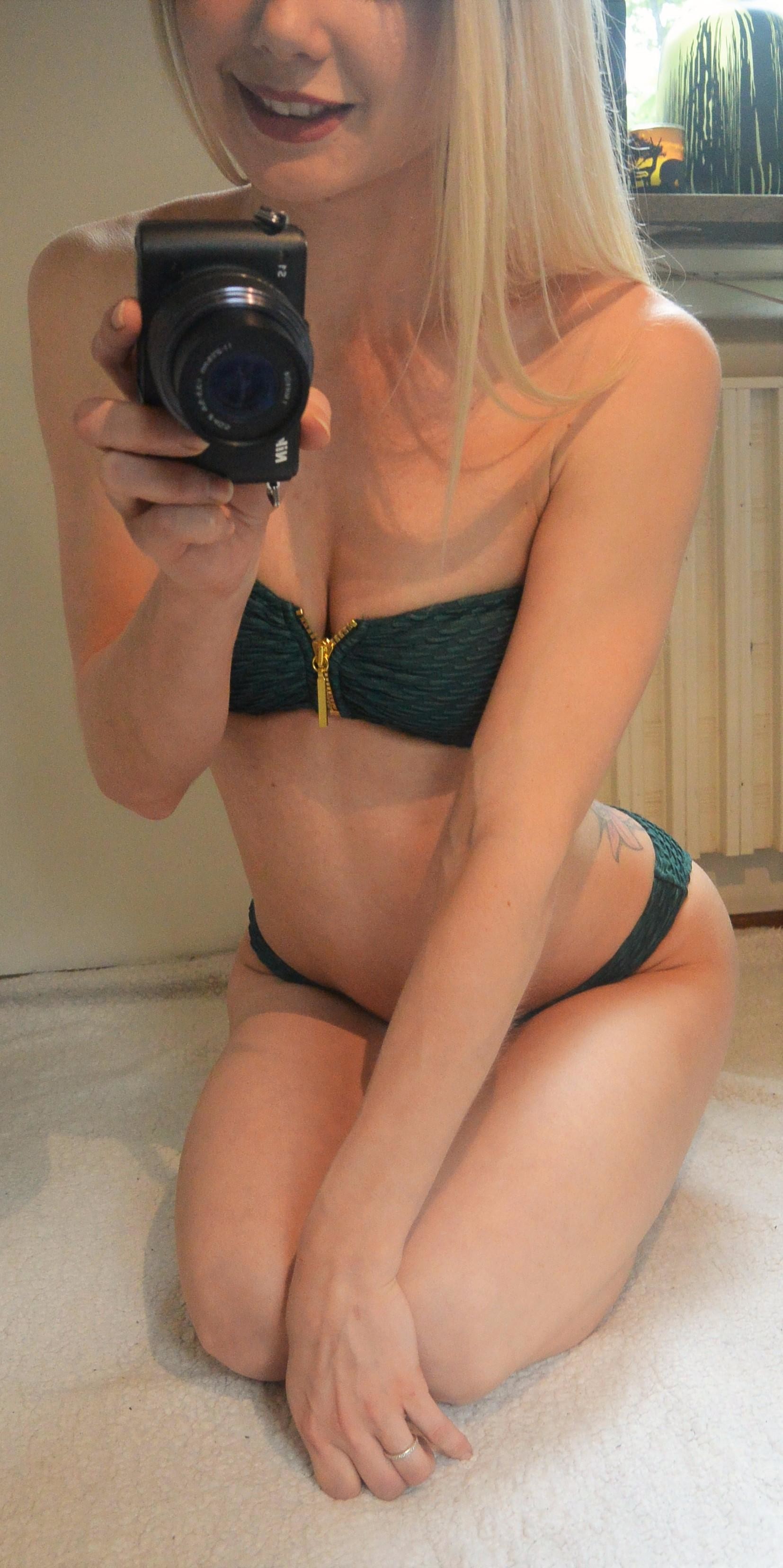 Laney Spreads Her Perfect Shaven Cunt