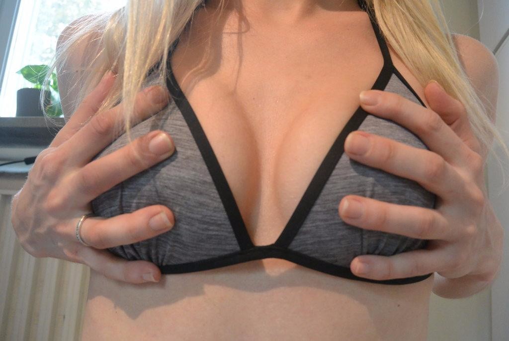 Laney Spreads Her Perfect Shaven Cunt