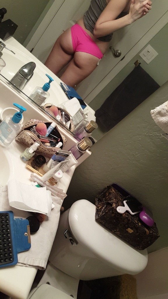 Julie And Her Phat Ass Selfies