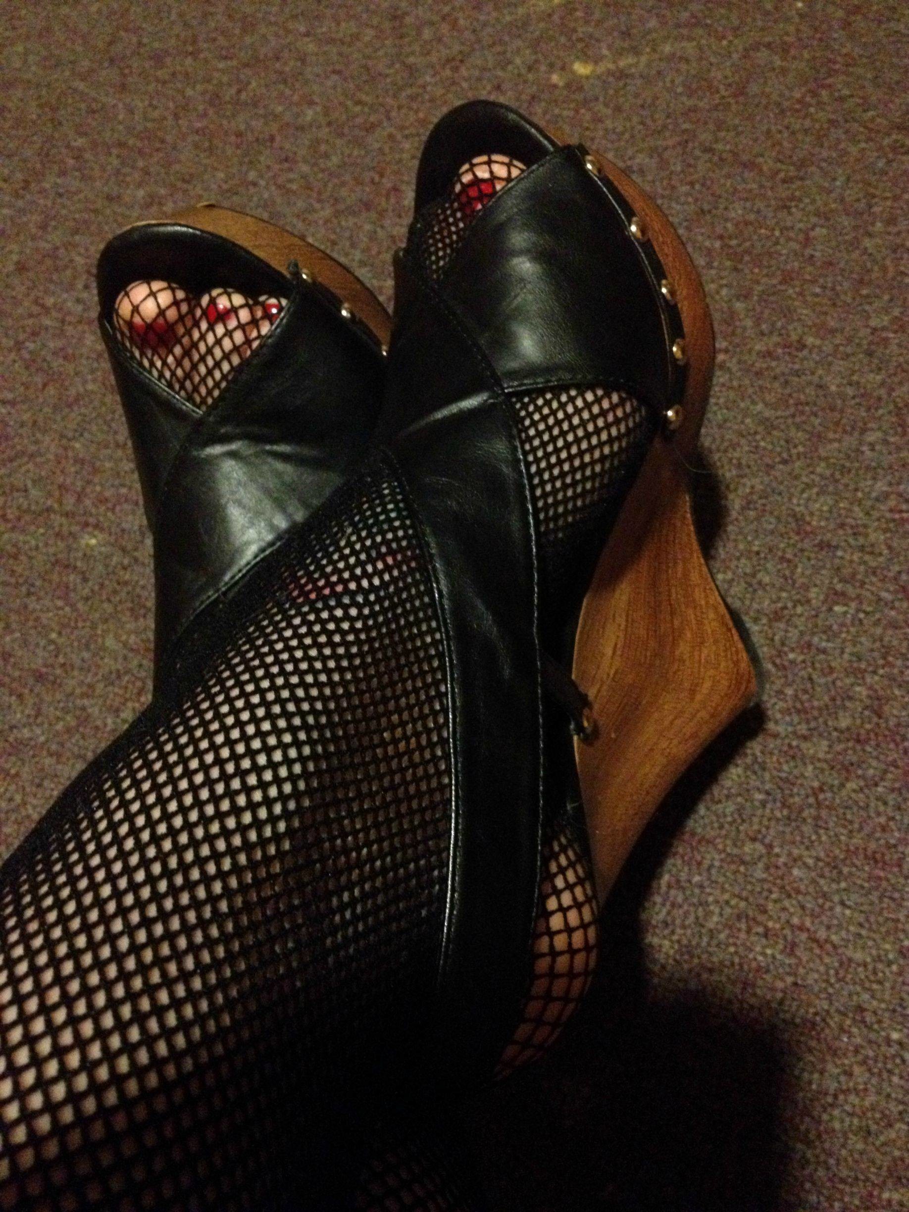 Curvy Brunette In Red Llipstick And Stockings