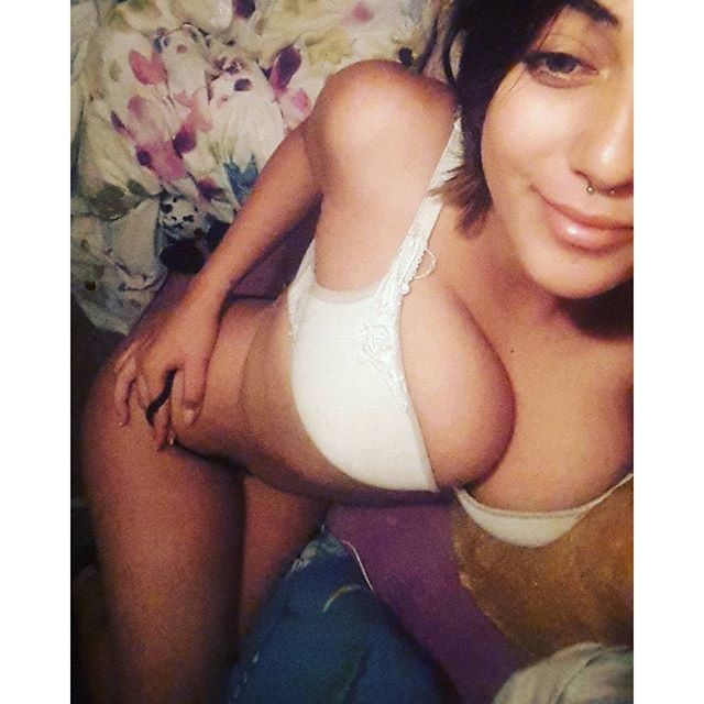 Hot Israeli Soldier With Huge Tits