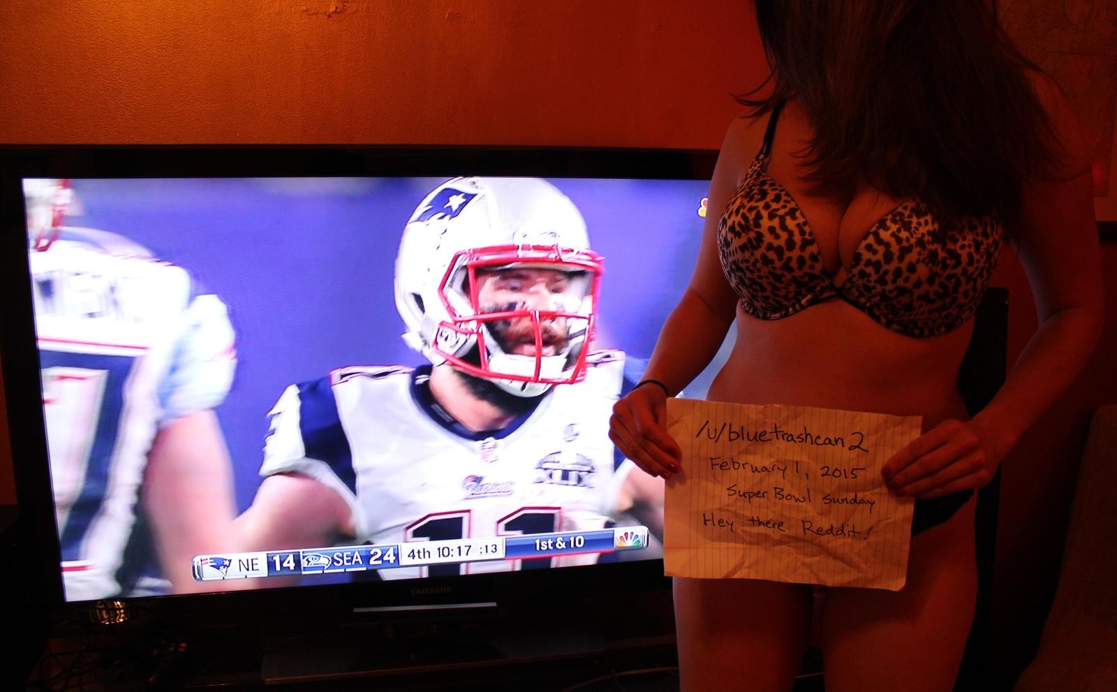 BlueTrashCan2 Reddit Gonewild Hooters Girl