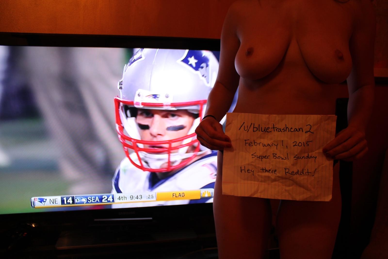 BlueTrashCan2 Reddit Gonewild Hooters Girl