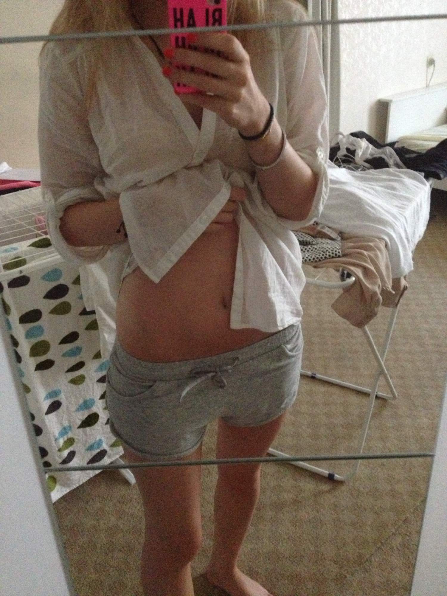 Selfie Swedish Blonde Loves Converse