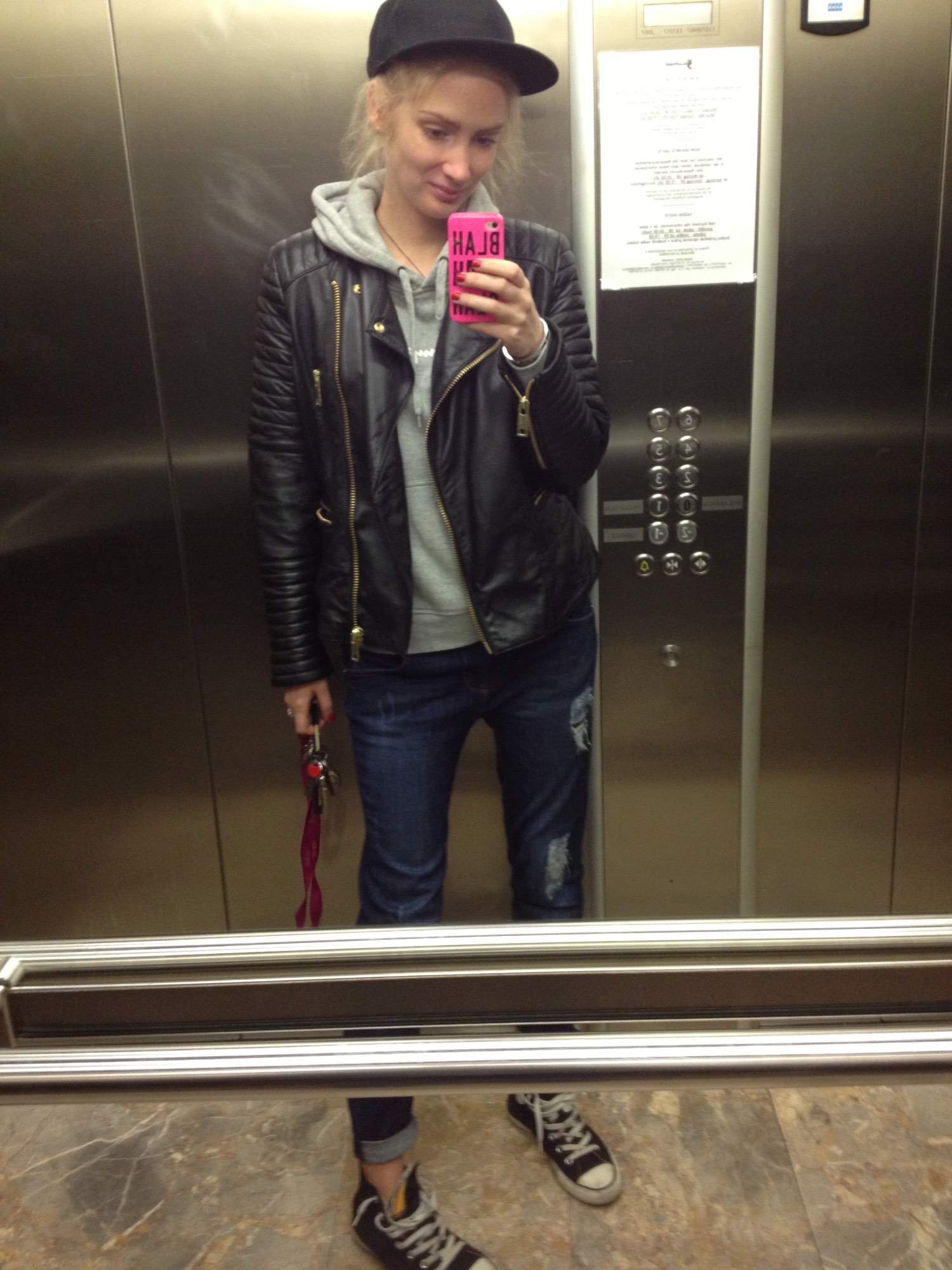 Selfie Swedish Blonde Loves Converse