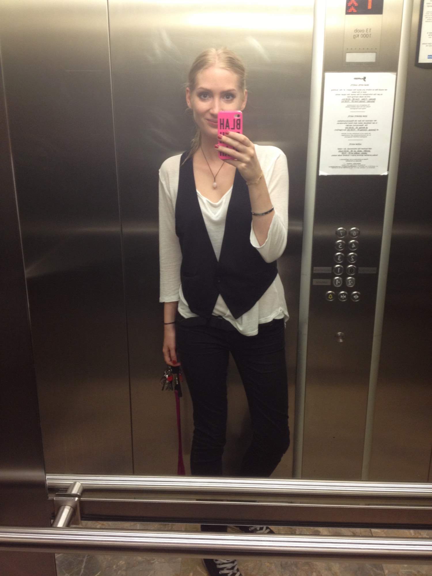 Selfie Swedish Blonde Loves Converse