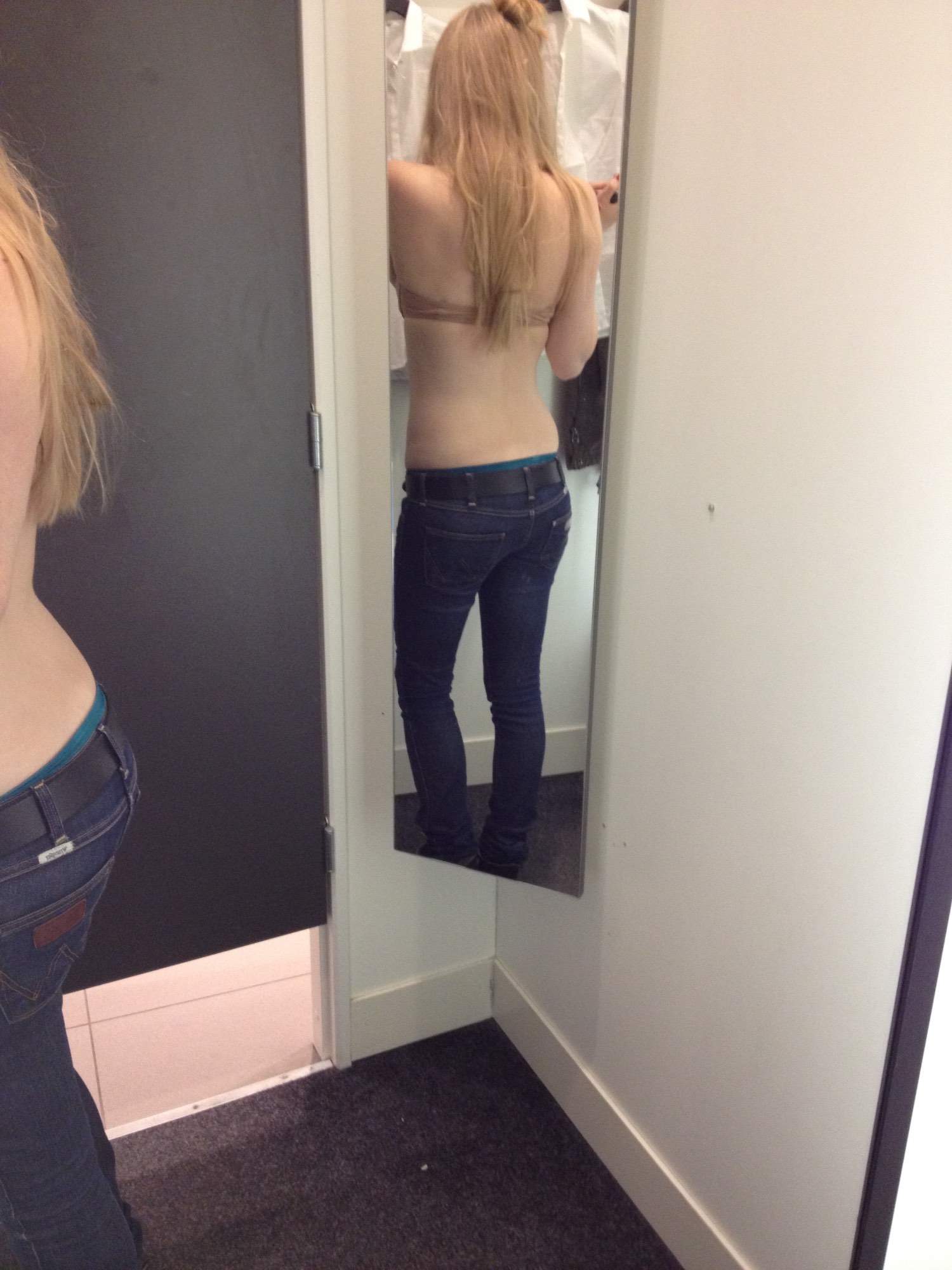 Selfie Swedish Blonde Loves Converse