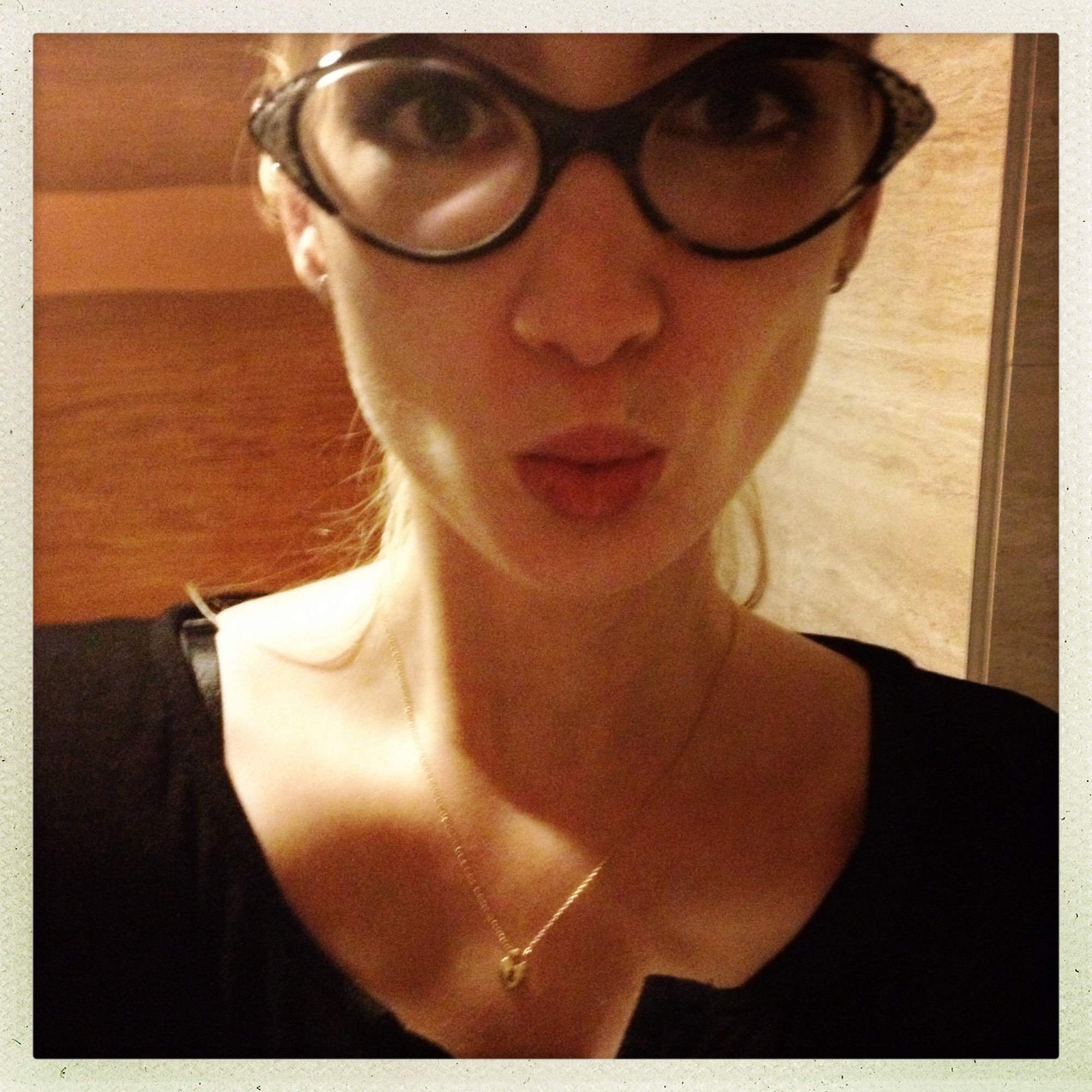 Selfie Swedish Blonde Loves Converse