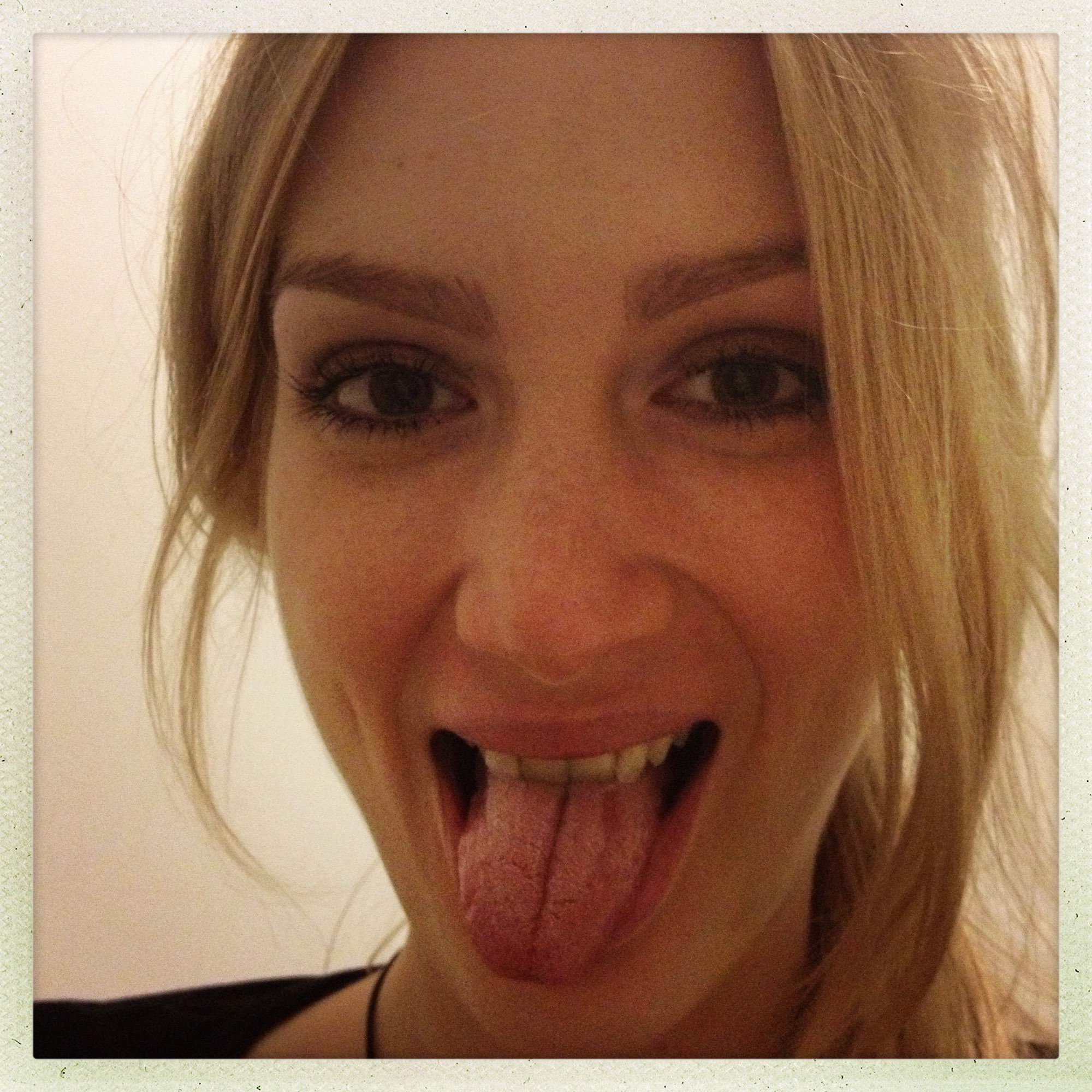 Selfie Swedish Blonde Loves Converse