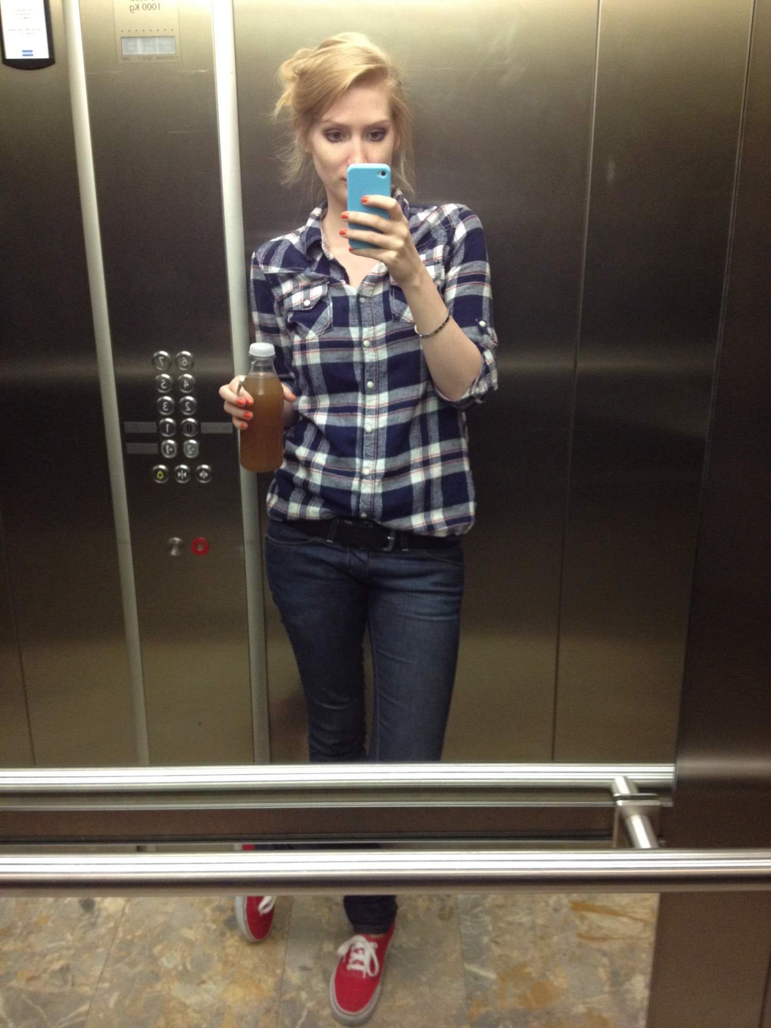 Selfie Swedish Blonde Loves Converse