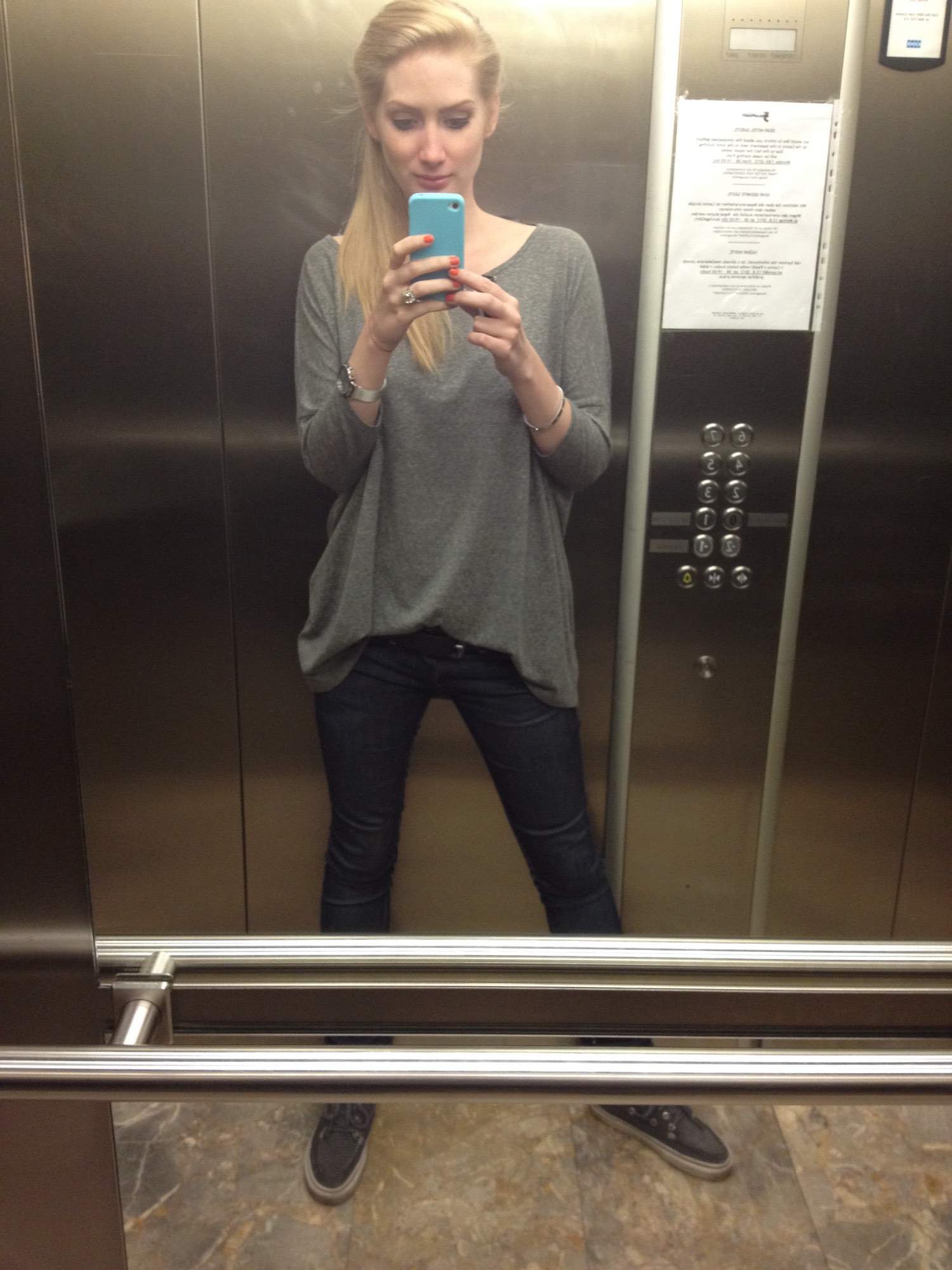 Selfie Swedish Blonde Loves Converse