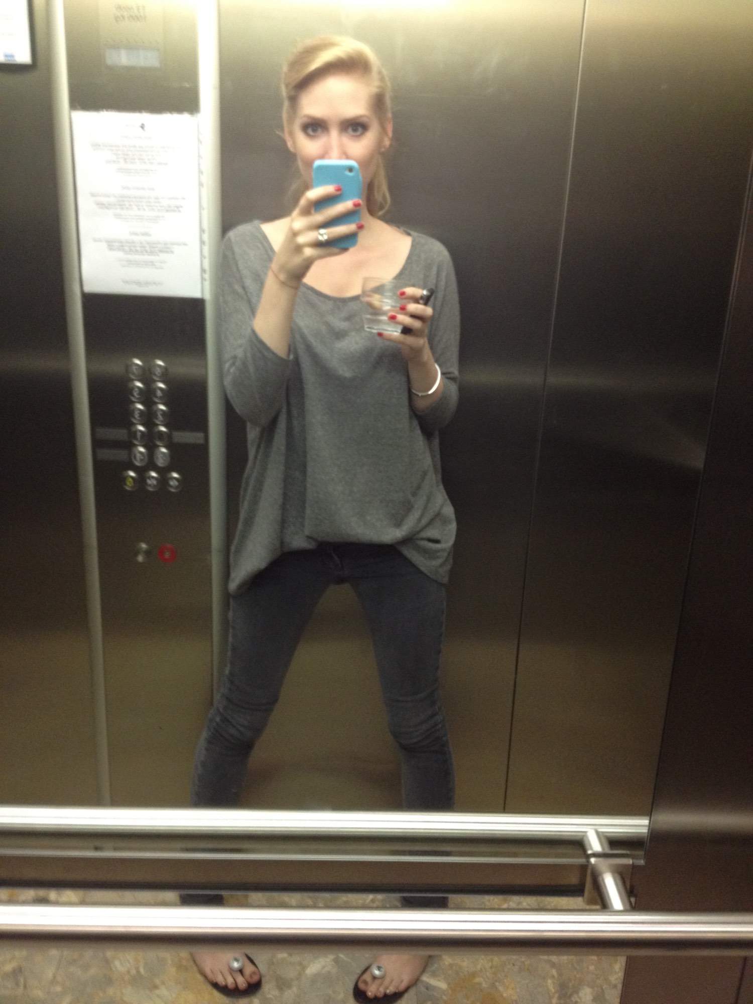 Selfie Swedish Blonde Loves Converse