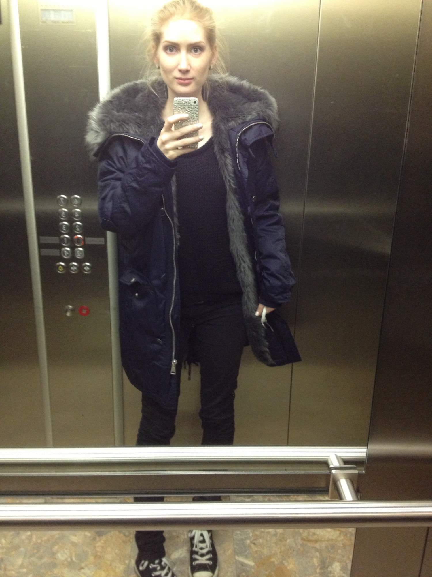 Selfie Swedish Blonde Loves Converse