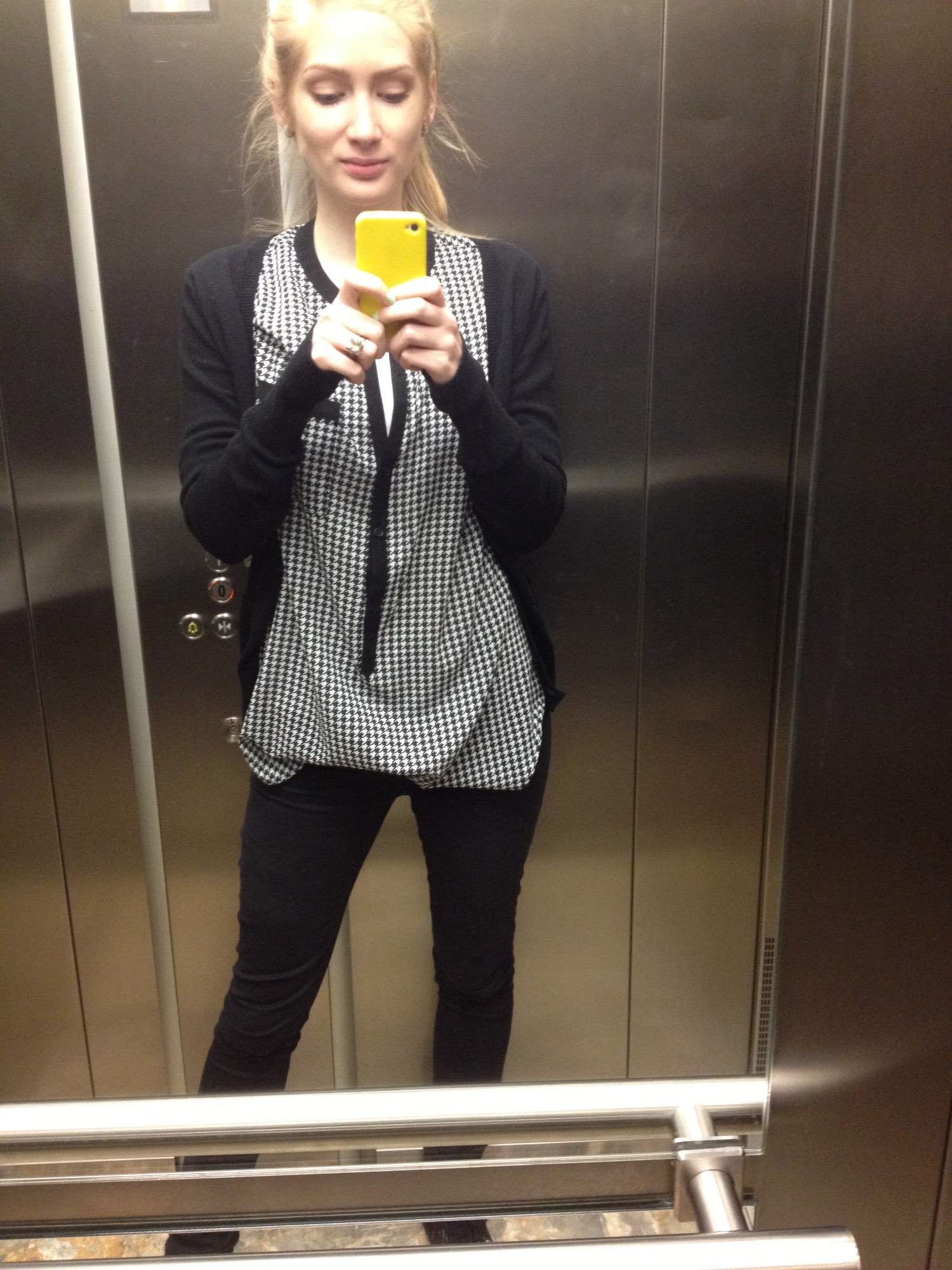 Selfie Swedish Blonde Loves Converse