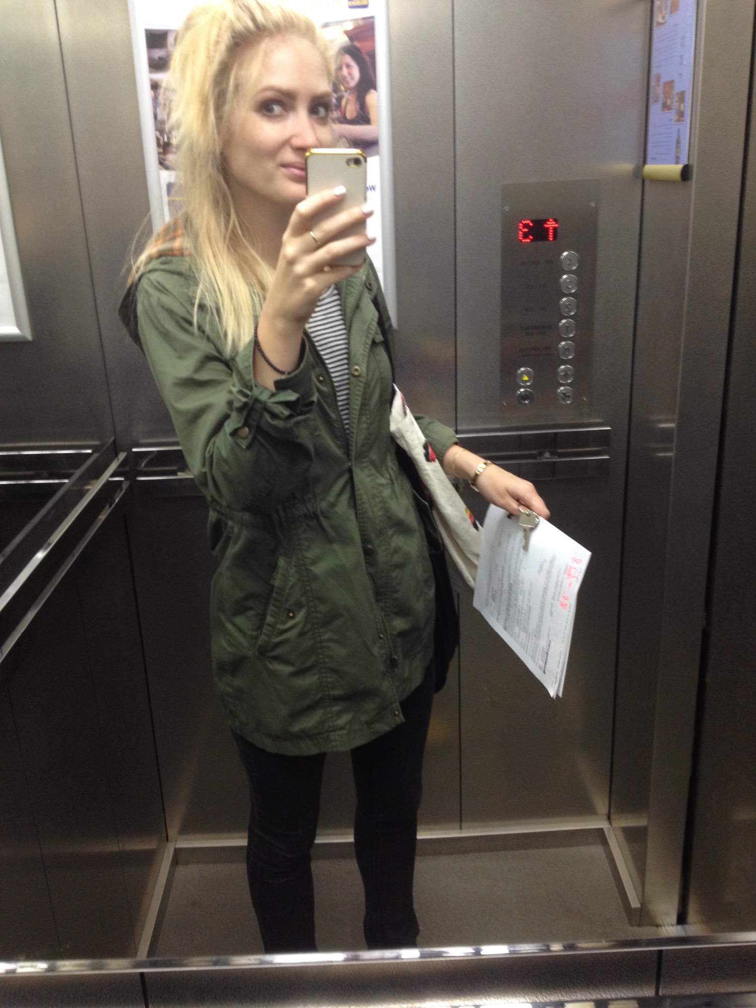 Selfie Swedish Blonde Loves Converse