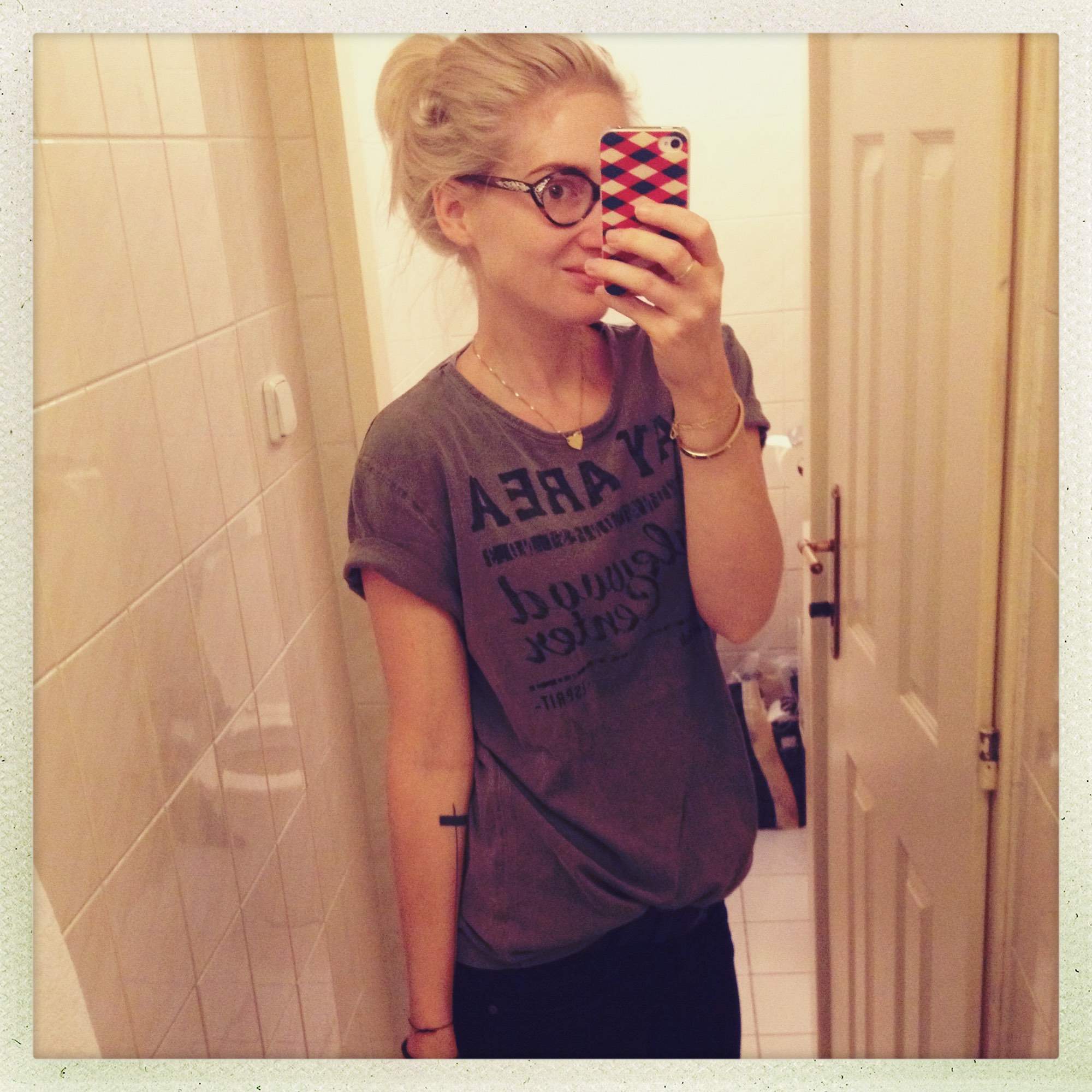 Selfie Swedish Blonde Loves Converse