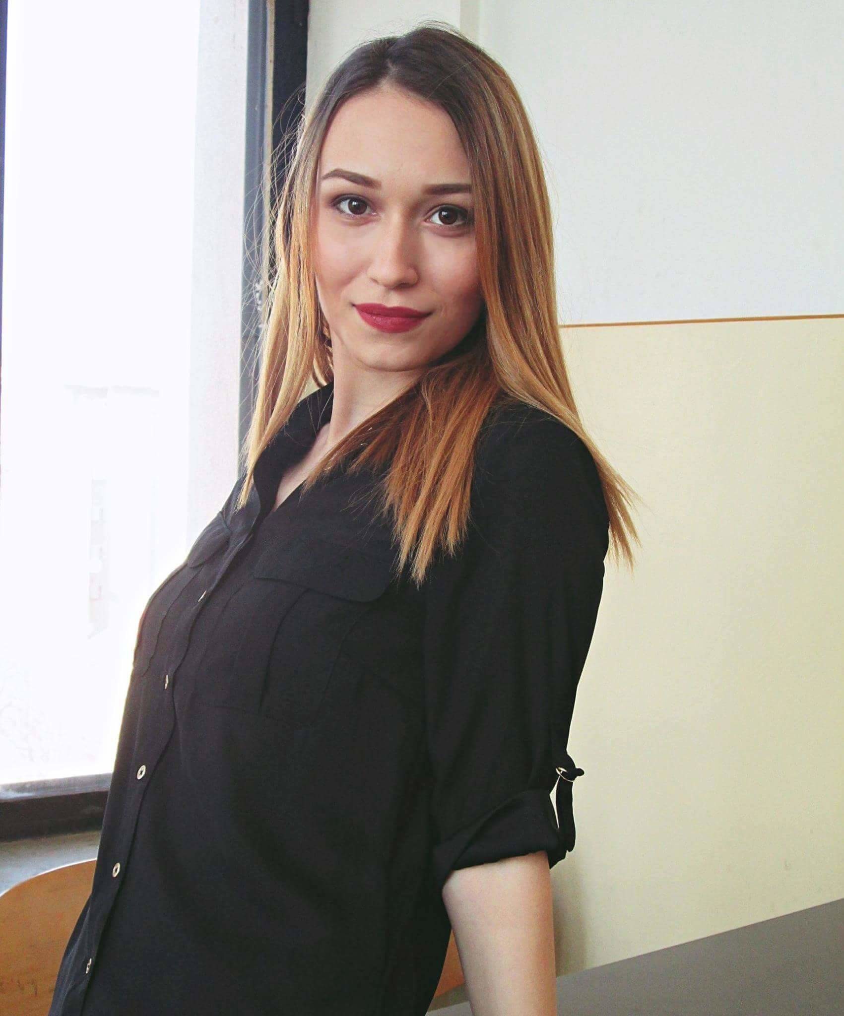 Wet Pussy and Round Delicious Rump