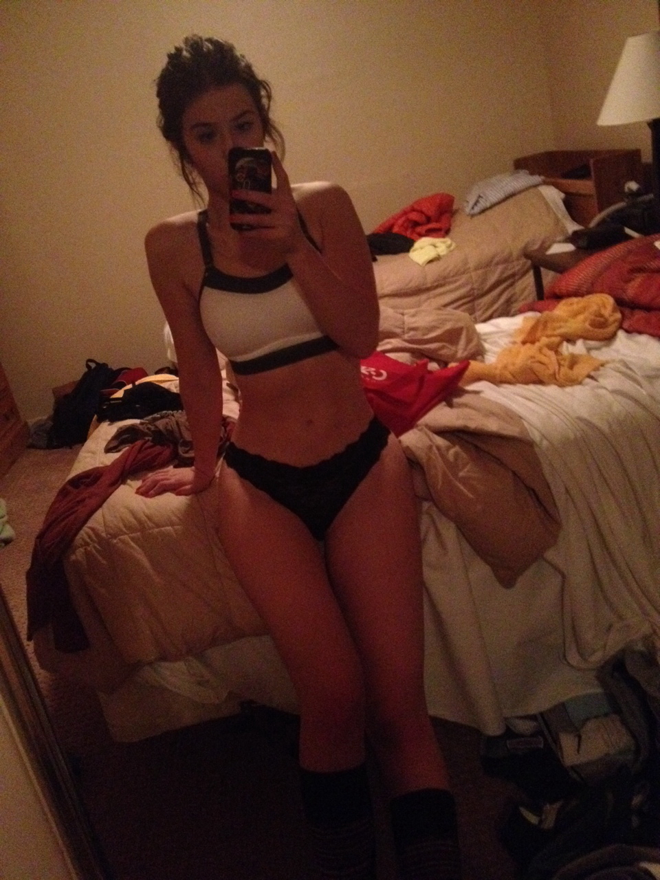 Mama Mia Brunette Selfie Swagger