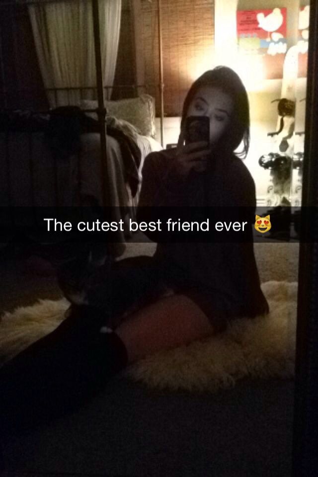 Mama Mia Brunette Selfie Swagger