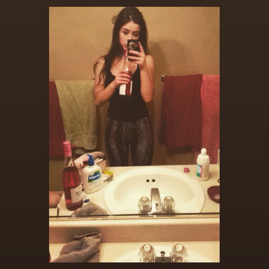 Mama Mia Brunette Selfie Swagger