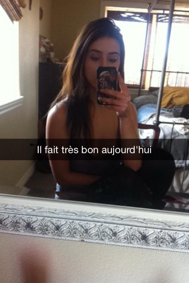 Mama Mia Brunette Selfie Swagger