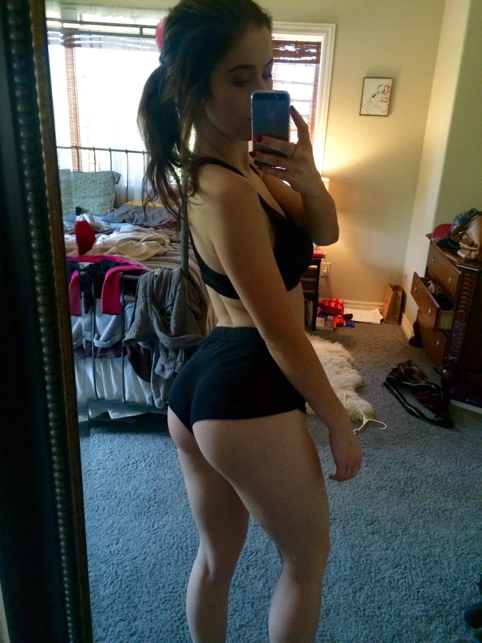 Mama Mia Brunette Selfie Swagger