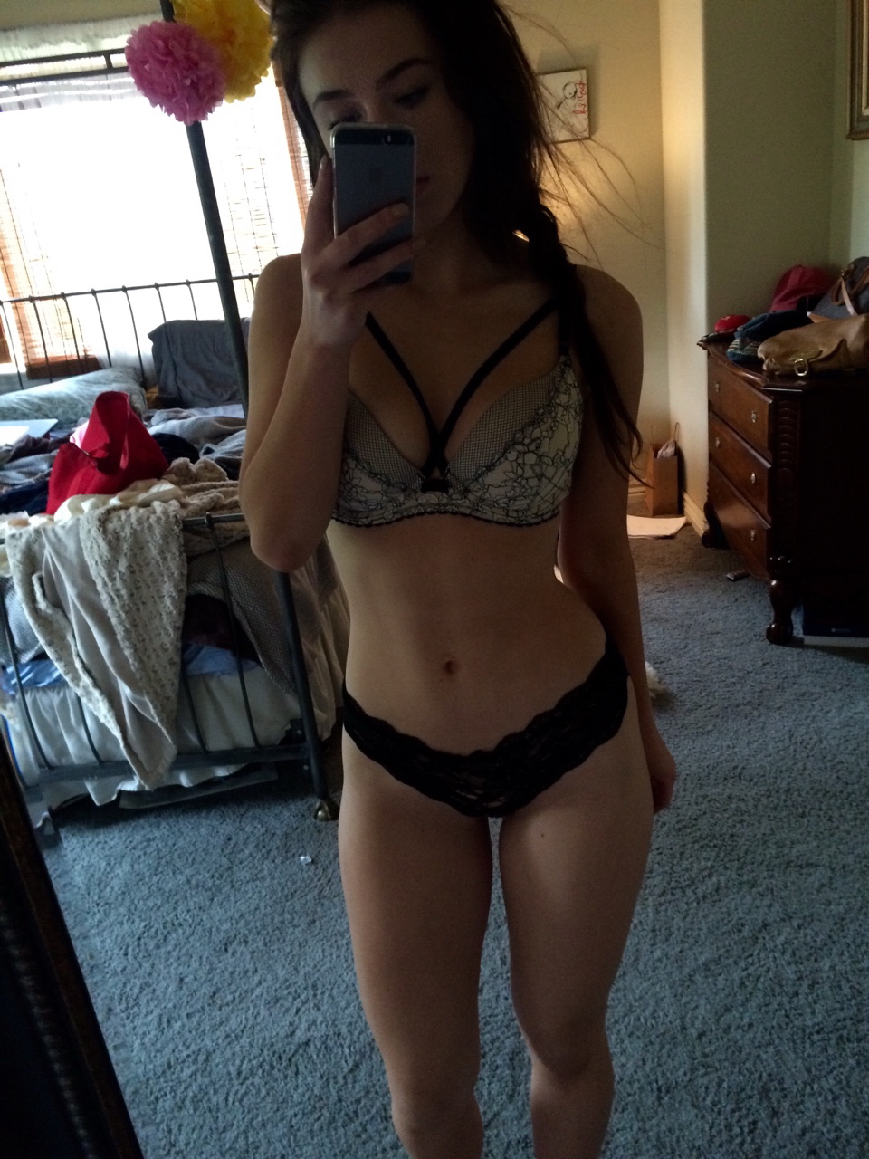 Mama Mia Brunette Selfie Swagger